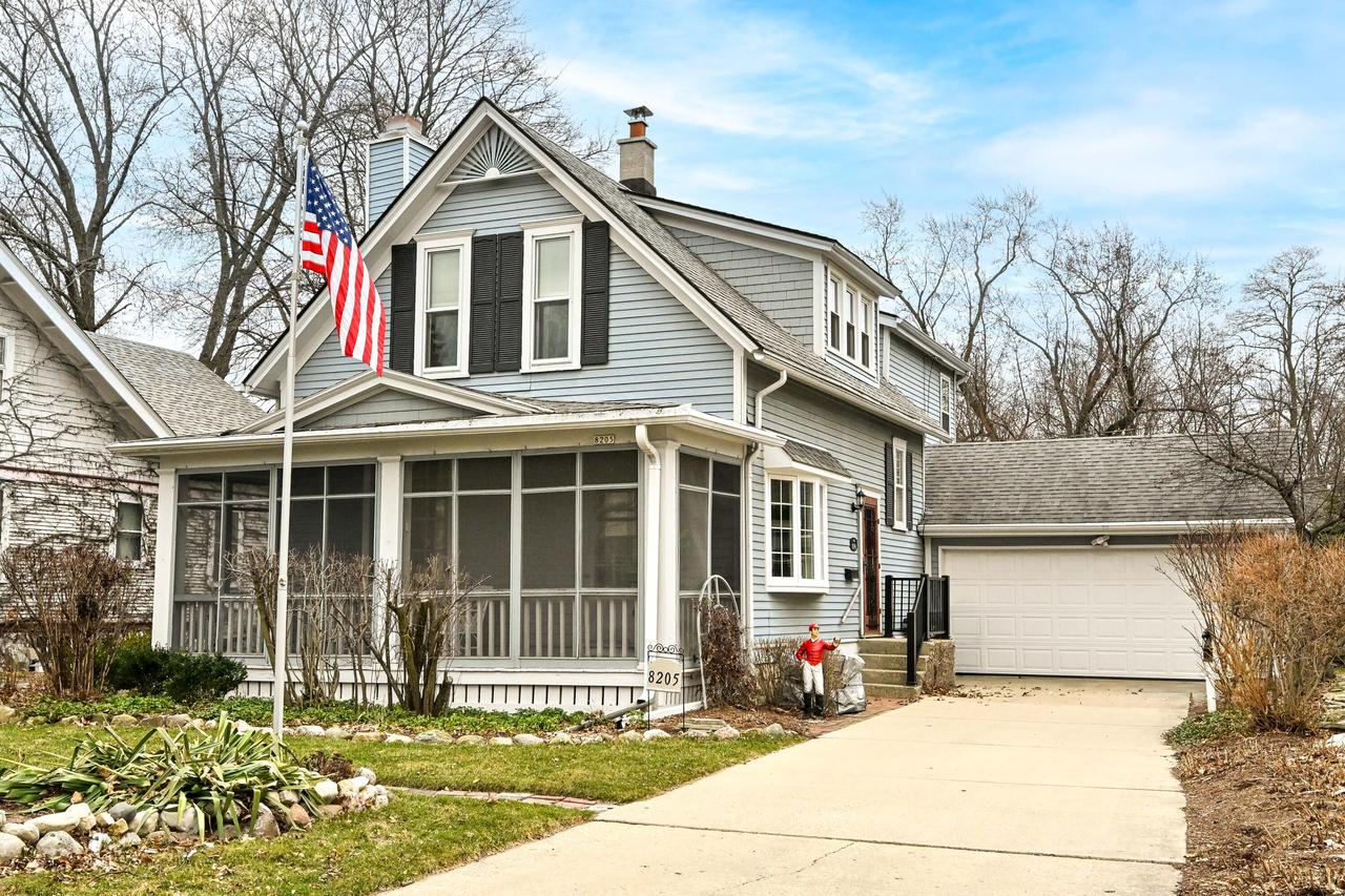 8205 Chestnut St, Wauwatosa, WI 53213