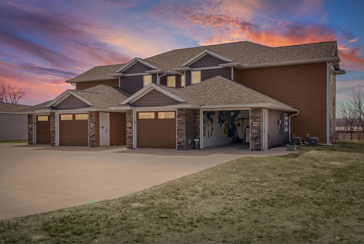 3808 W Sunnyside Dr, La Crosse, WI 54601