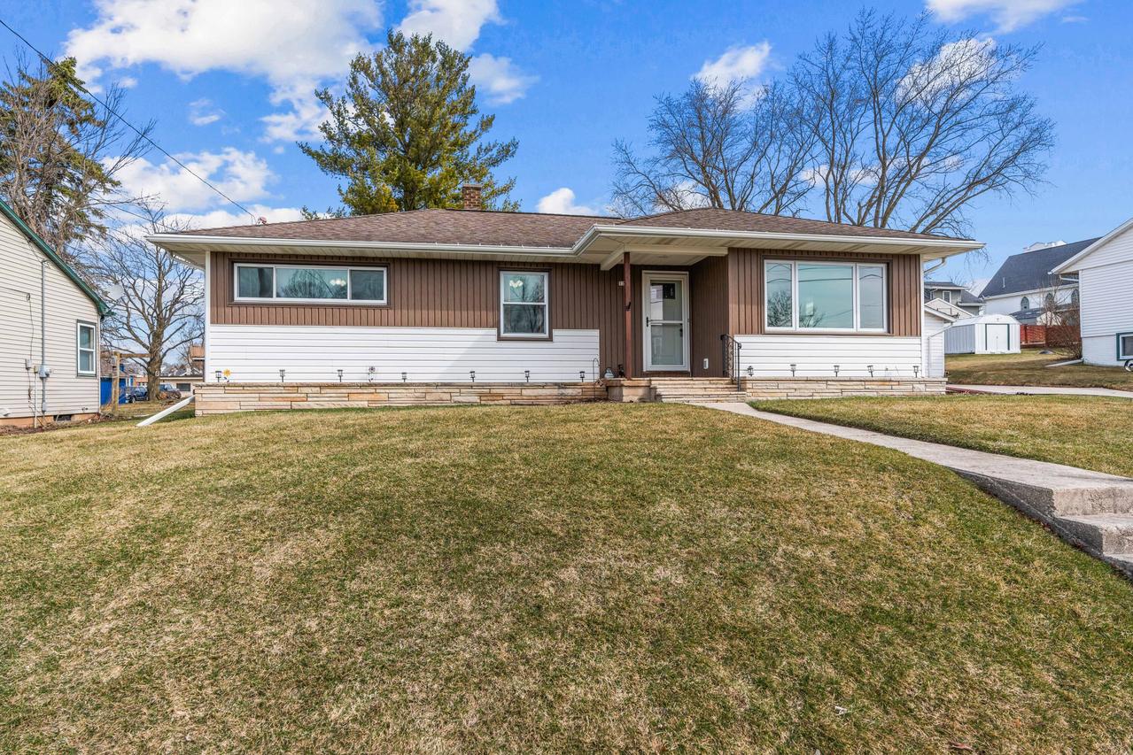 128 E Roosevelt St, Valders, WI 54245