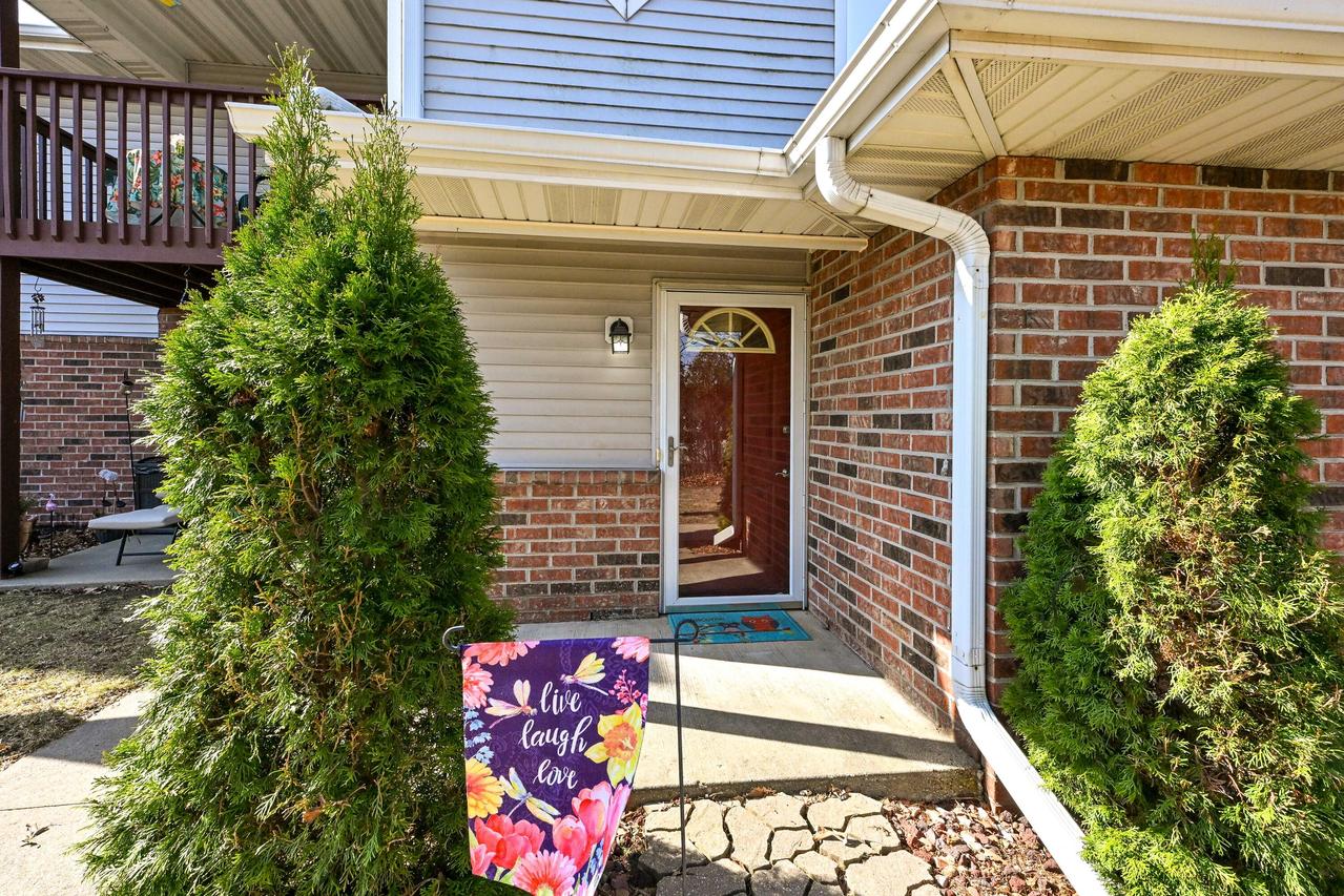 200 W Aspen Ct #8, Oak Creek, WI 53154