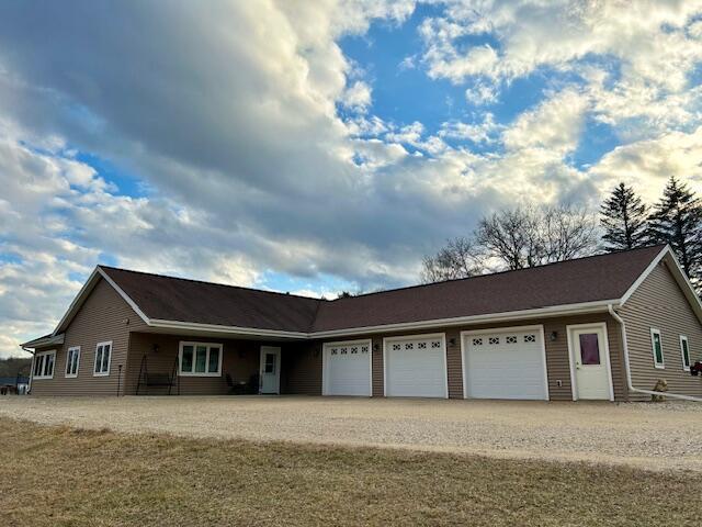 1347 Rawhide Dr, Farmington, WI 53090