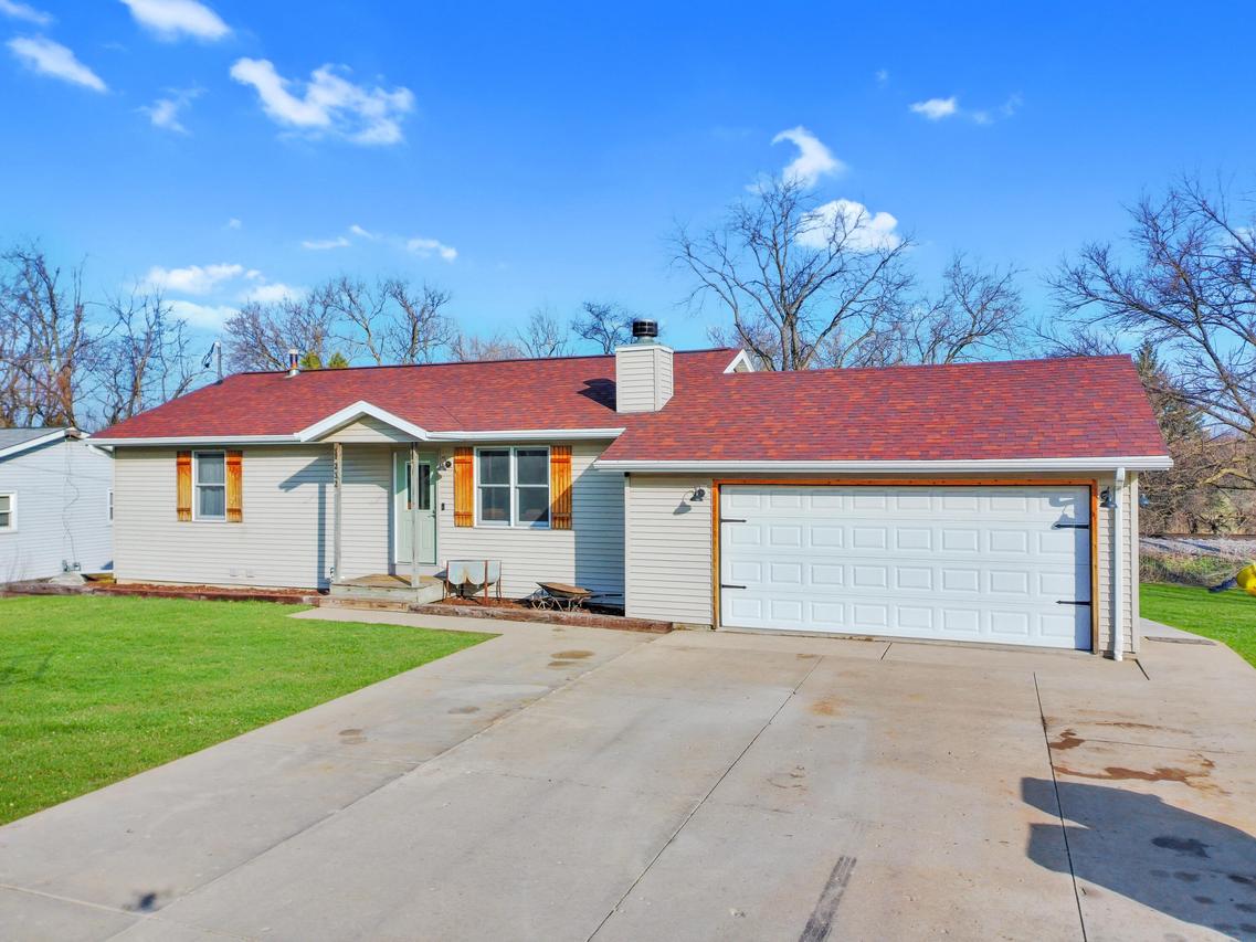 232 W Fremont St, Darien, WI 53114