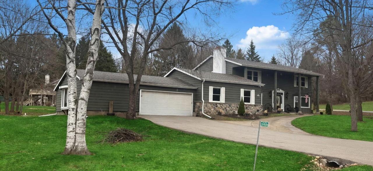 S28W30310 West End Ln, Genesee, WI 53188