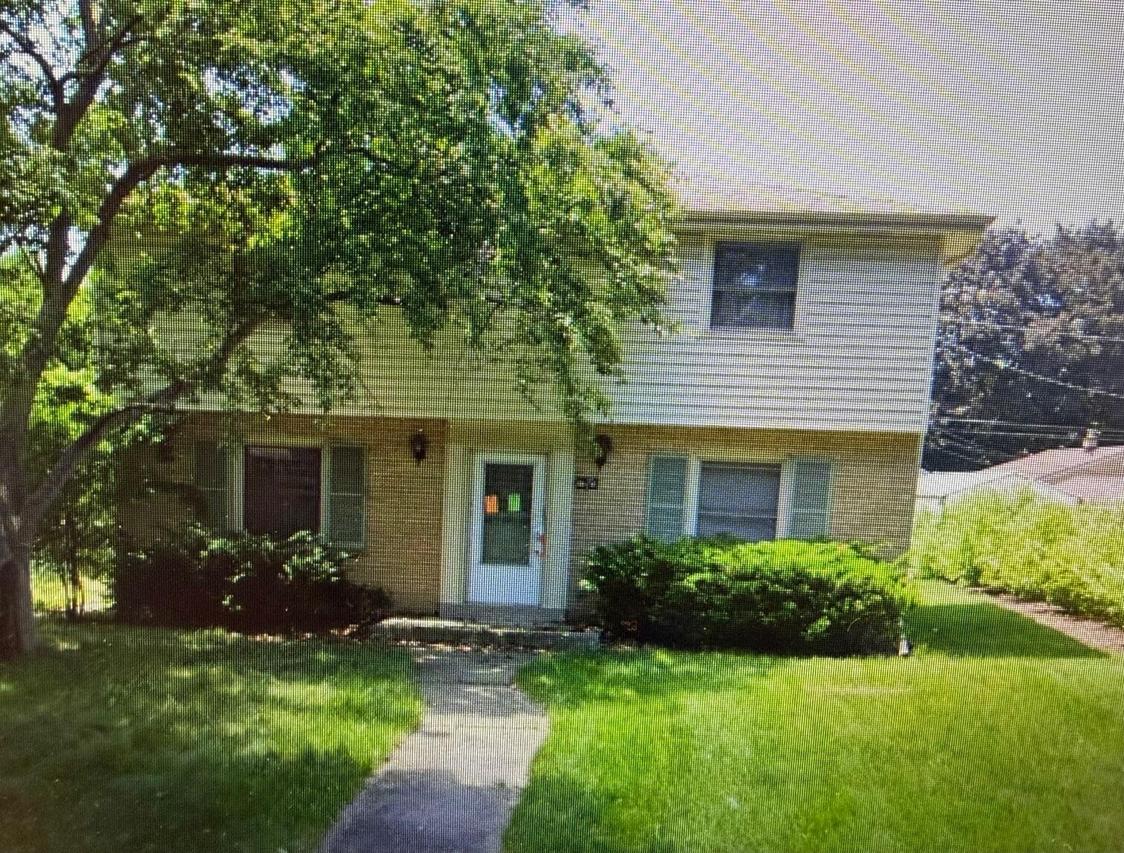 2225 N 103rd St, Wauwatosa, WI 53226