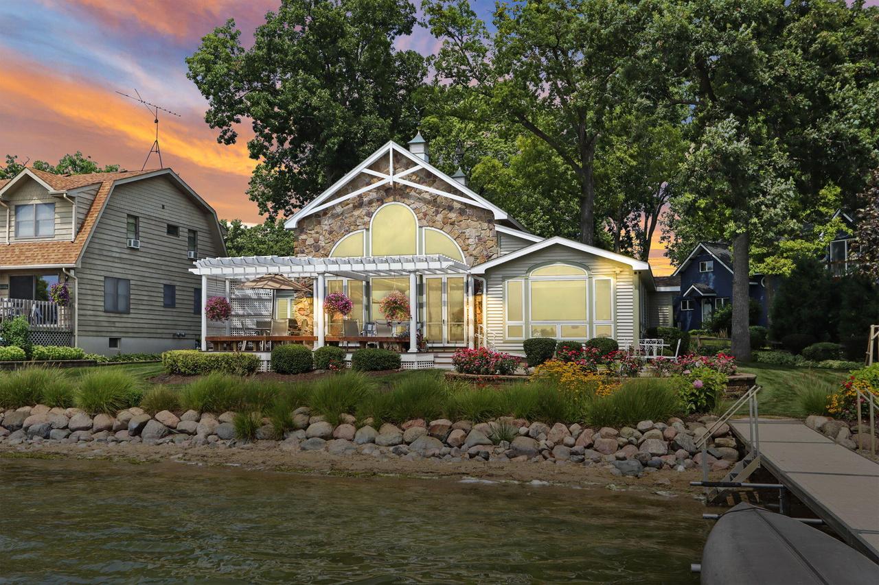 1148 Lucille Ave, Twin Lakes, WI 53181