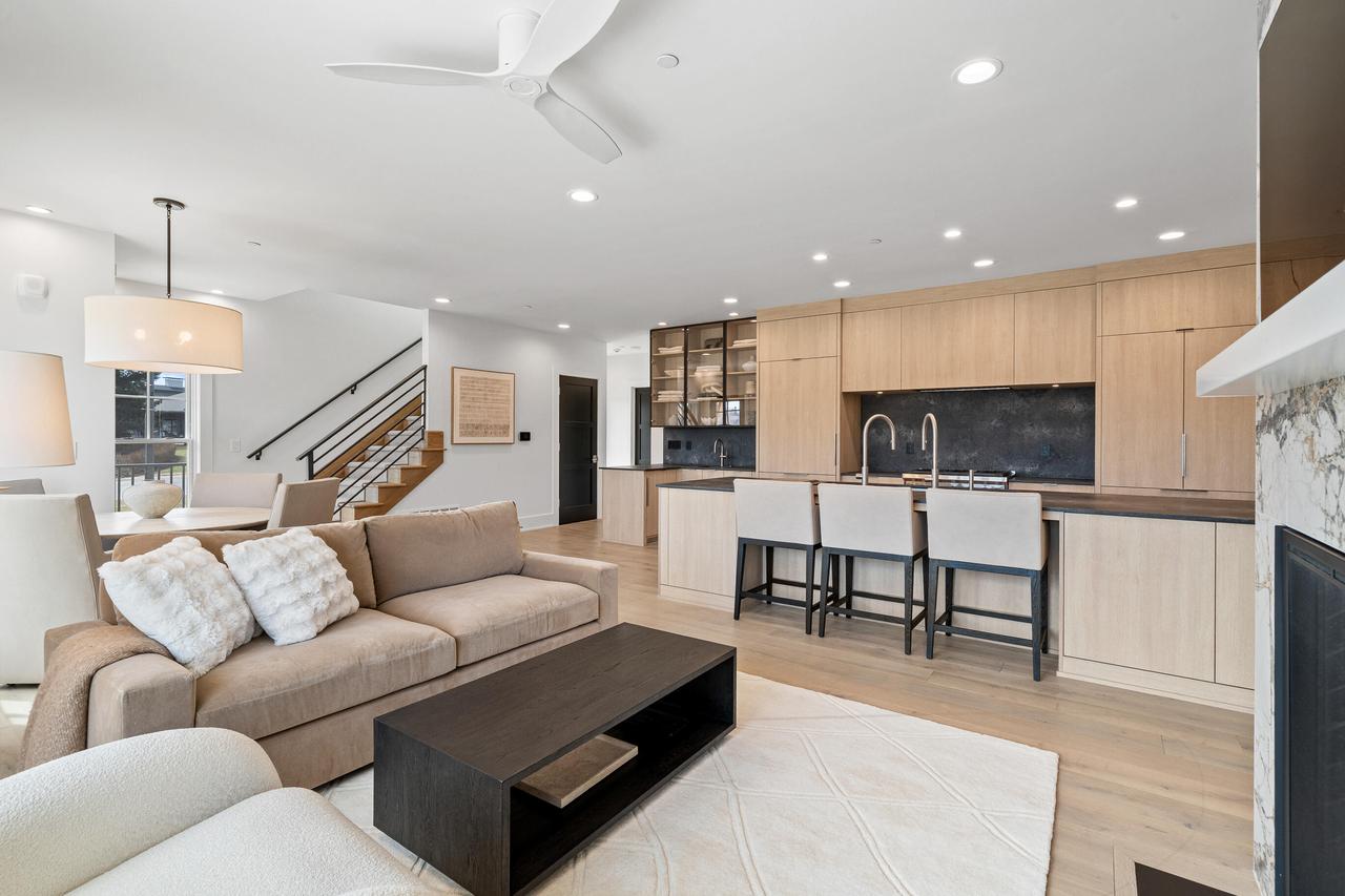 278 High St #9, Fontana, WI 53125