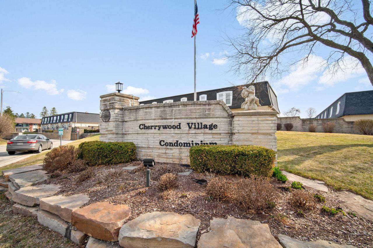 9500 N Green Bay Rd #210, Brown Deer, WI 53209