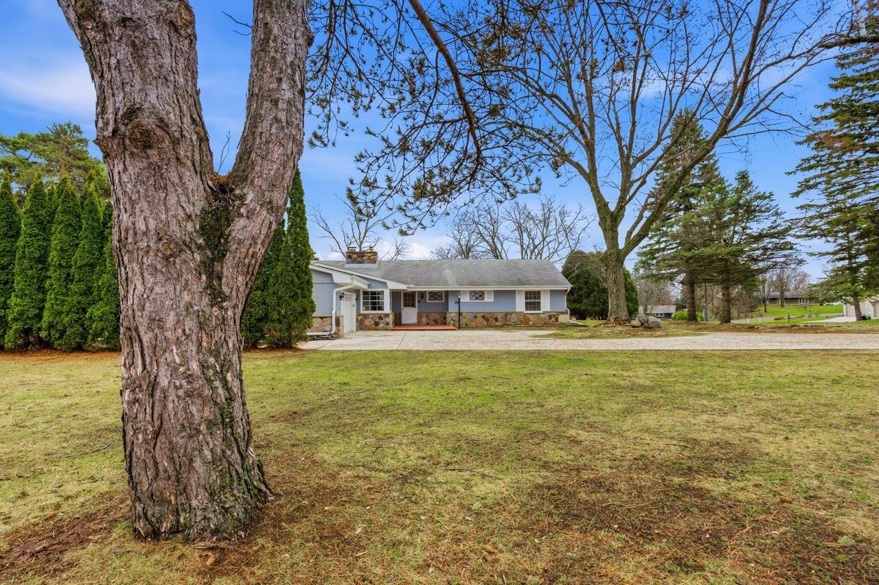 18635 Benington Dr, Brookfield, WI 53045