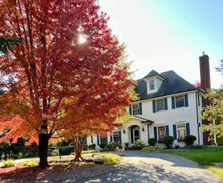 936 Willow Ct, Cedarburg, WI 53012