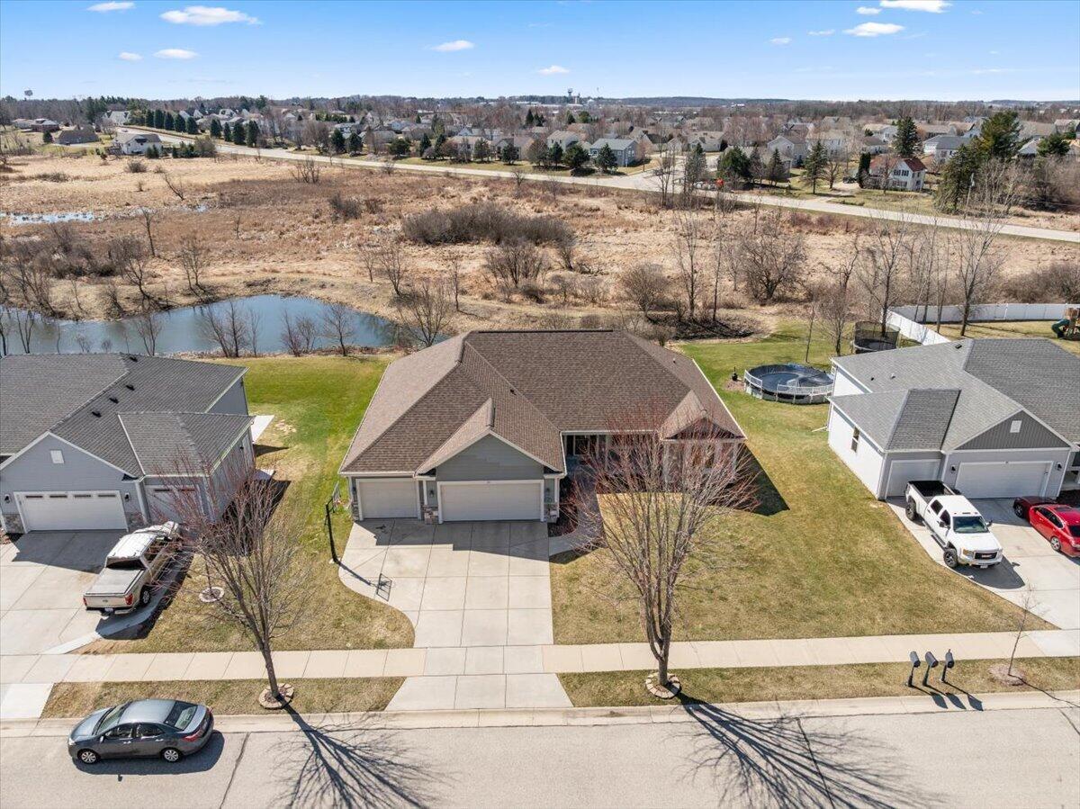 65 Rushmore Ln, Hartford, WI 53027