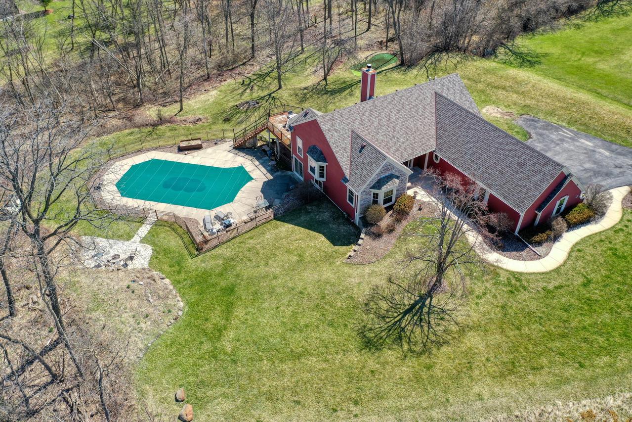 W287N3838 N Shore Dr, Delafield, WI 53072