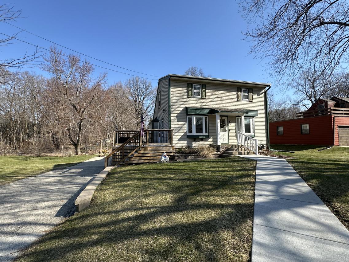 10414 W Howard Ave, Greenfield, WI 53228