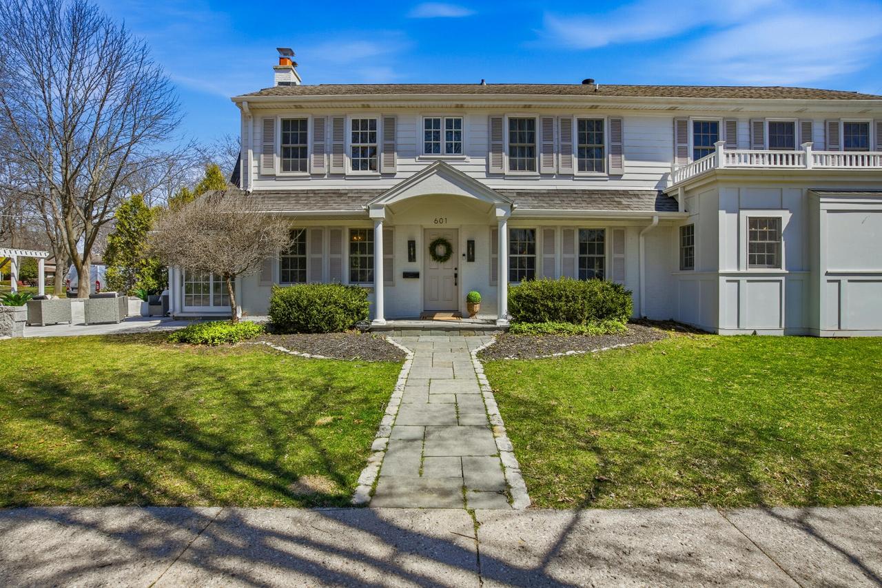 601 E Lexington Blvd, Whitefish Bay, WI 53217