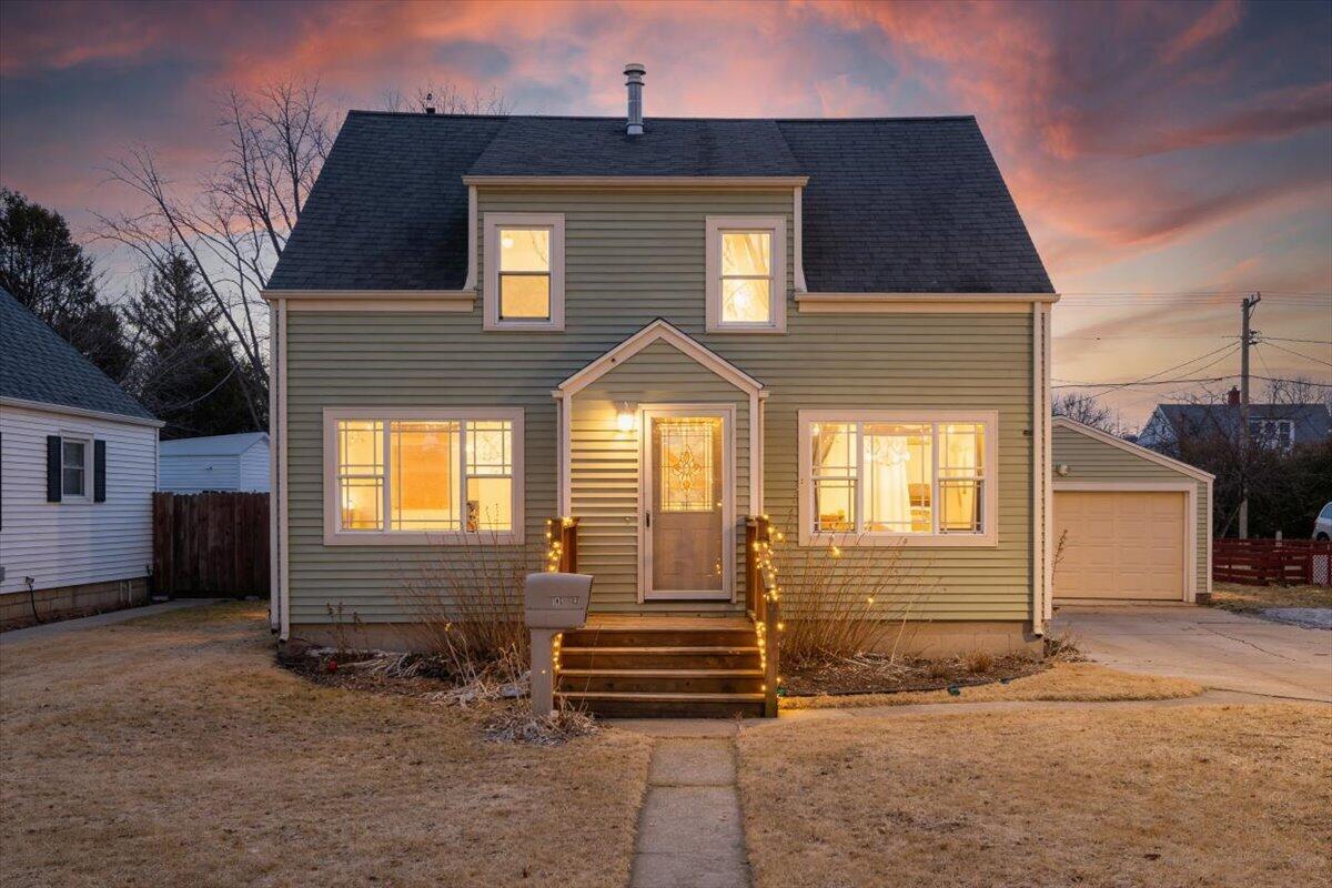 1124 Division St, Algoma, WI 54201