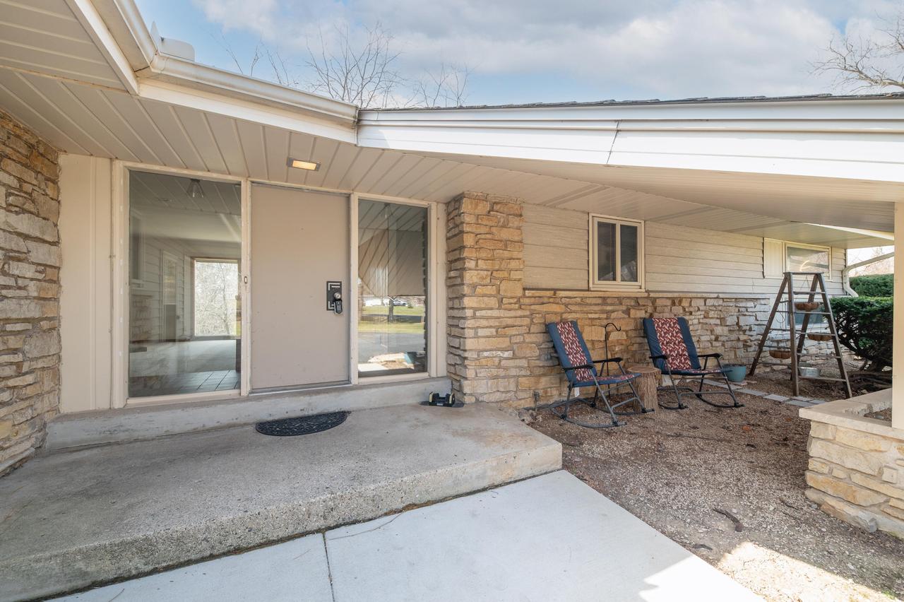 N60W15671 Hawthorne Dr, Menomonee Falls, WI 53051