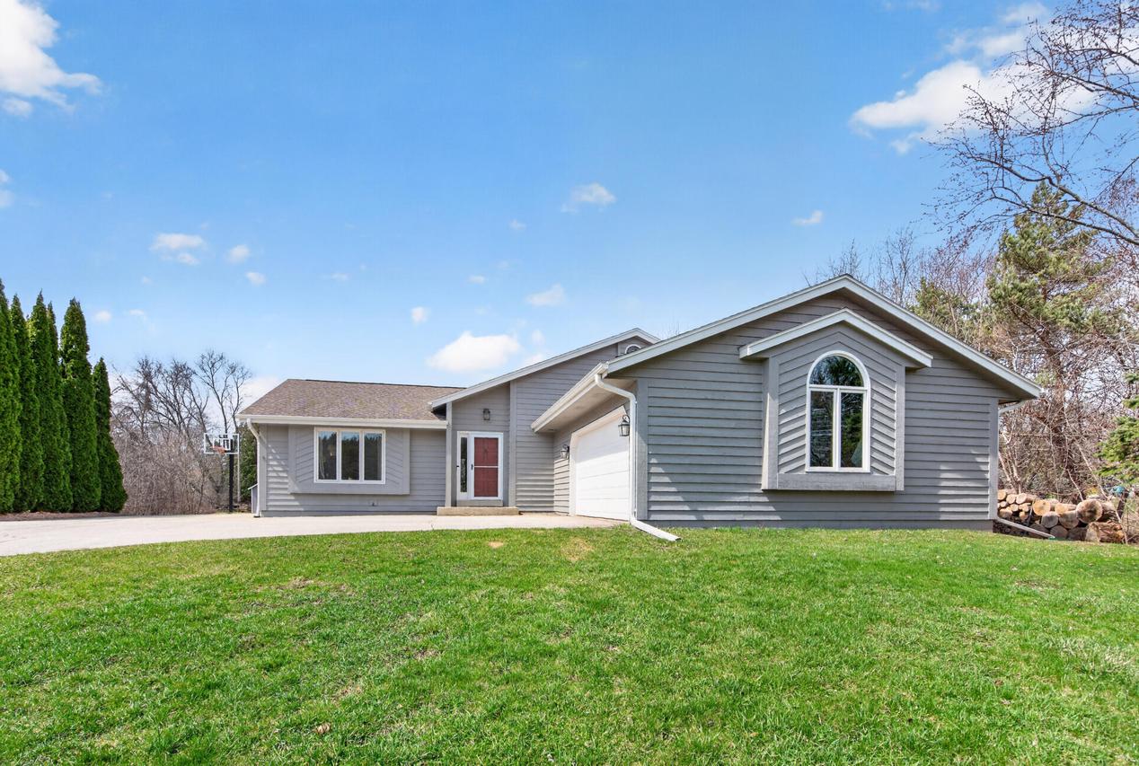 539 Beechwood Dr, Cedarburg, WI 53012