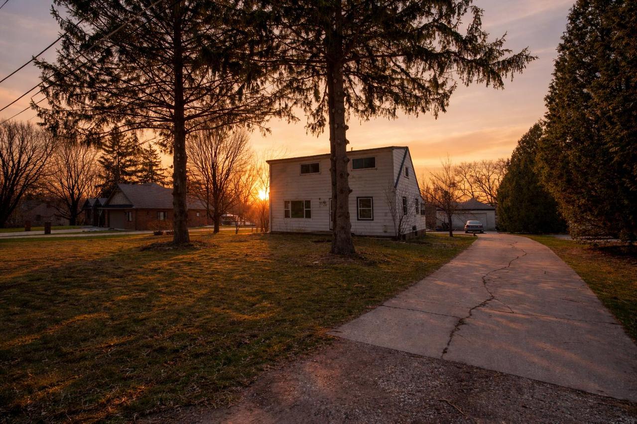 5439 S Egofske Rd, New Berlin, WI 53146