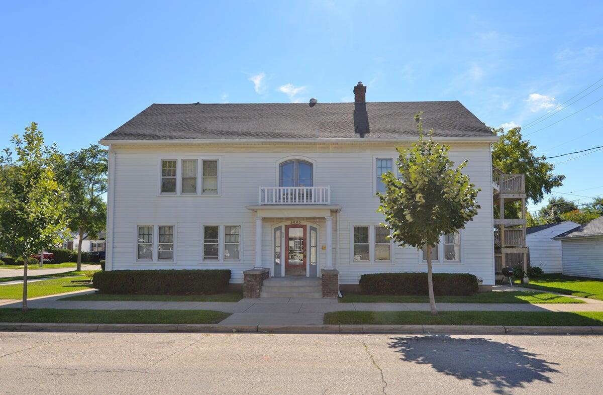 3005 17th St, Racine, WI 53405