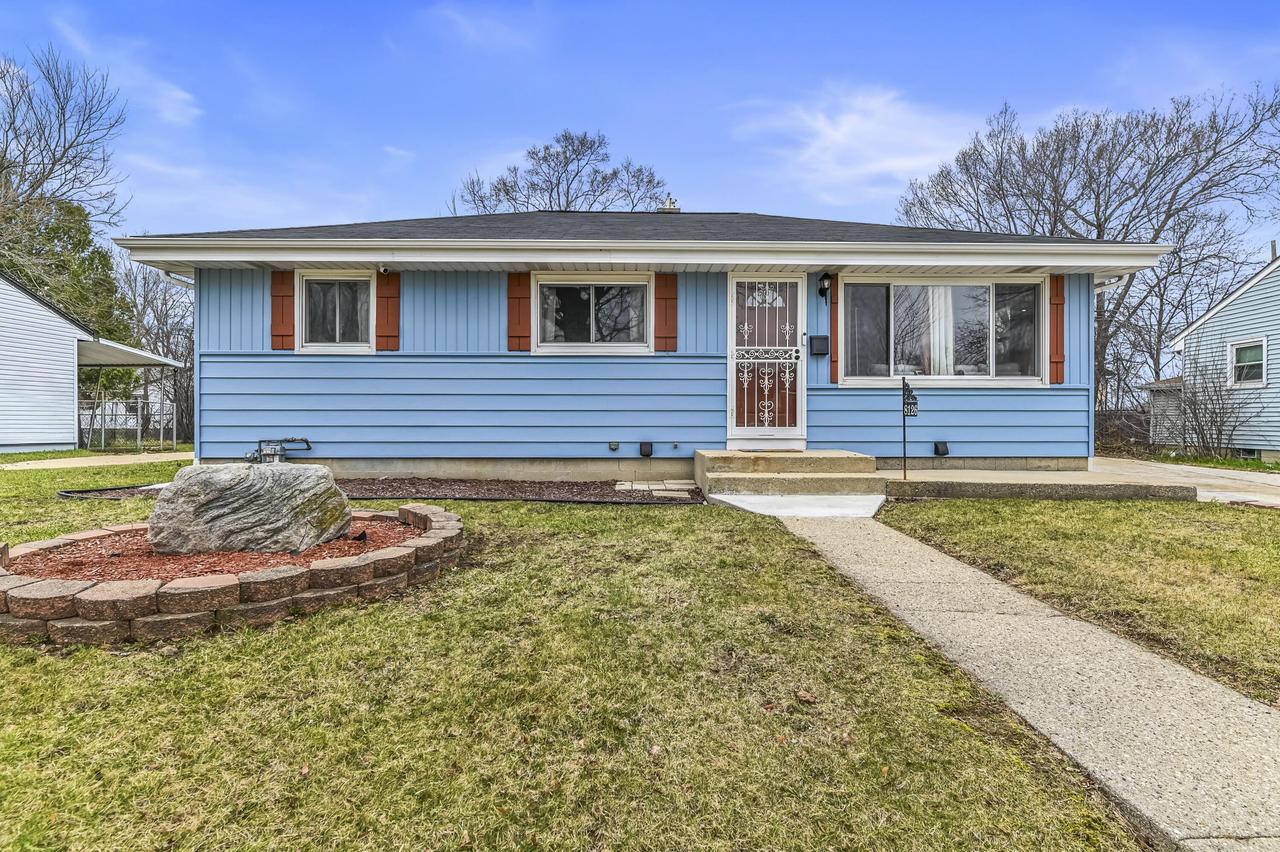8126 W Glen Ave, Milwaukee, WI 53218