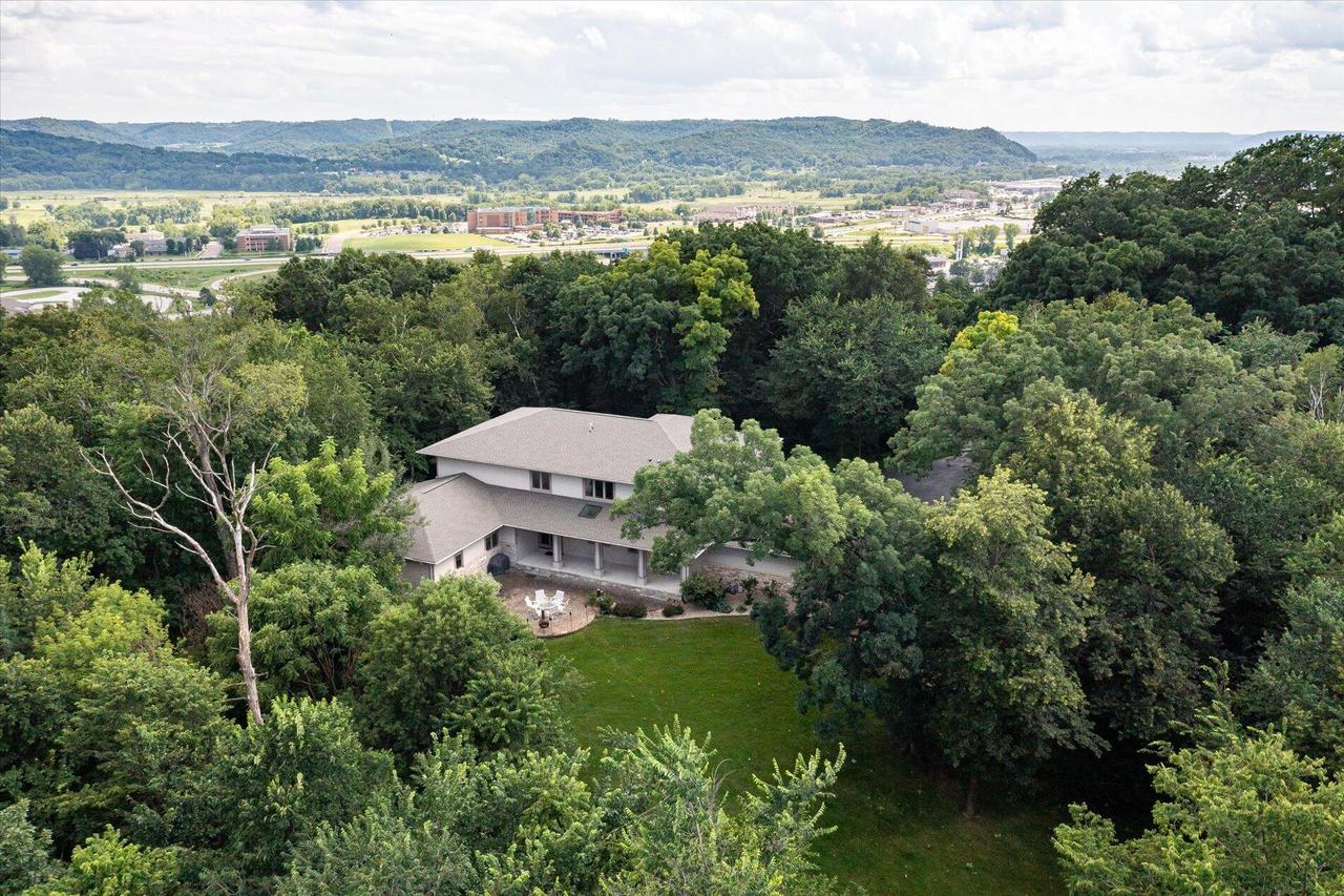 3031 Wild Rose Ln, Onalaska, WI 54650