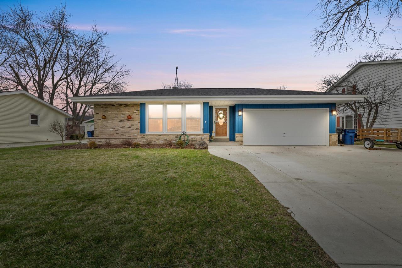 148 Echo Ln, Racine, WI 53406