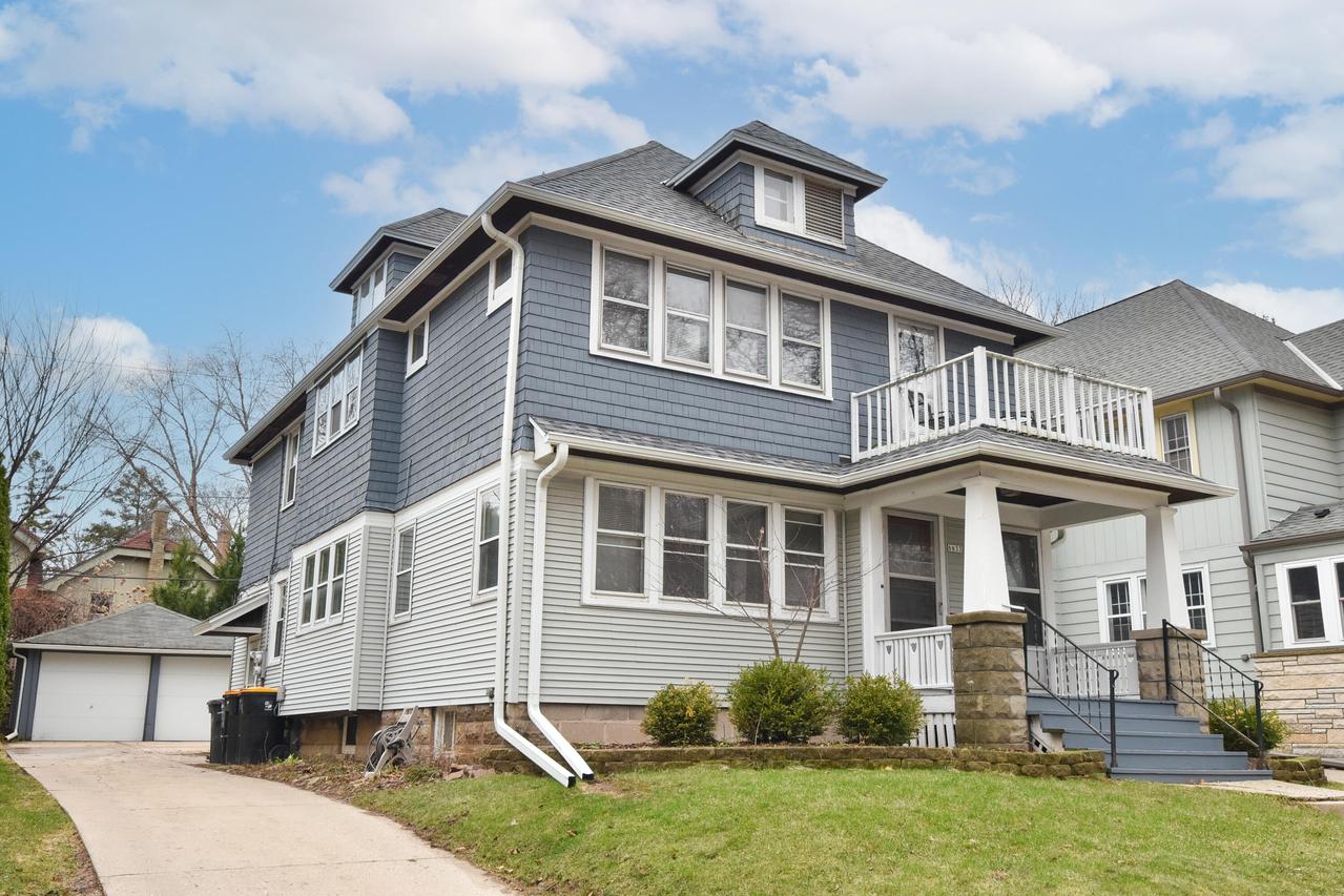 6633 W Lloyd St #35, Wauwatosa, WI 53213