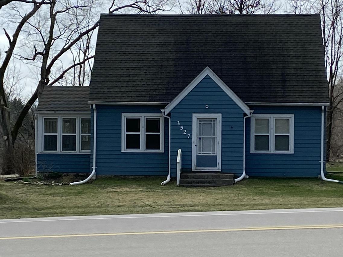 3527 S Racine Ave, New Berlin, WI 53146
