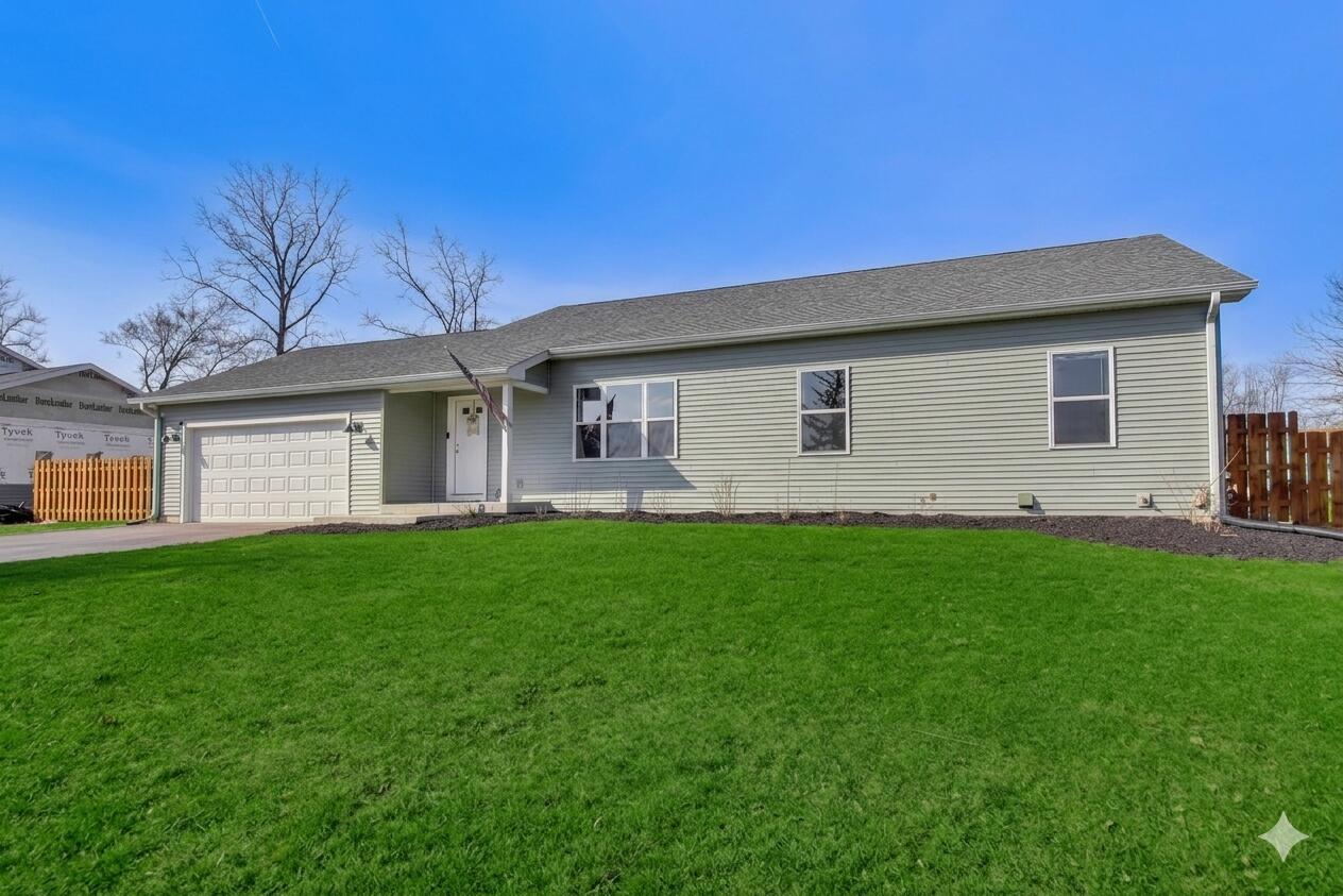 W1328 W Eastwood Rd, Bloomfield, WI 53128