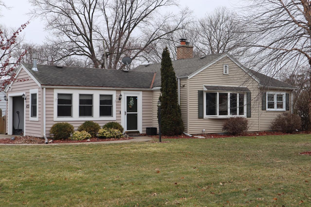 4155 N 110th St, Wauwatosa, WI 53222