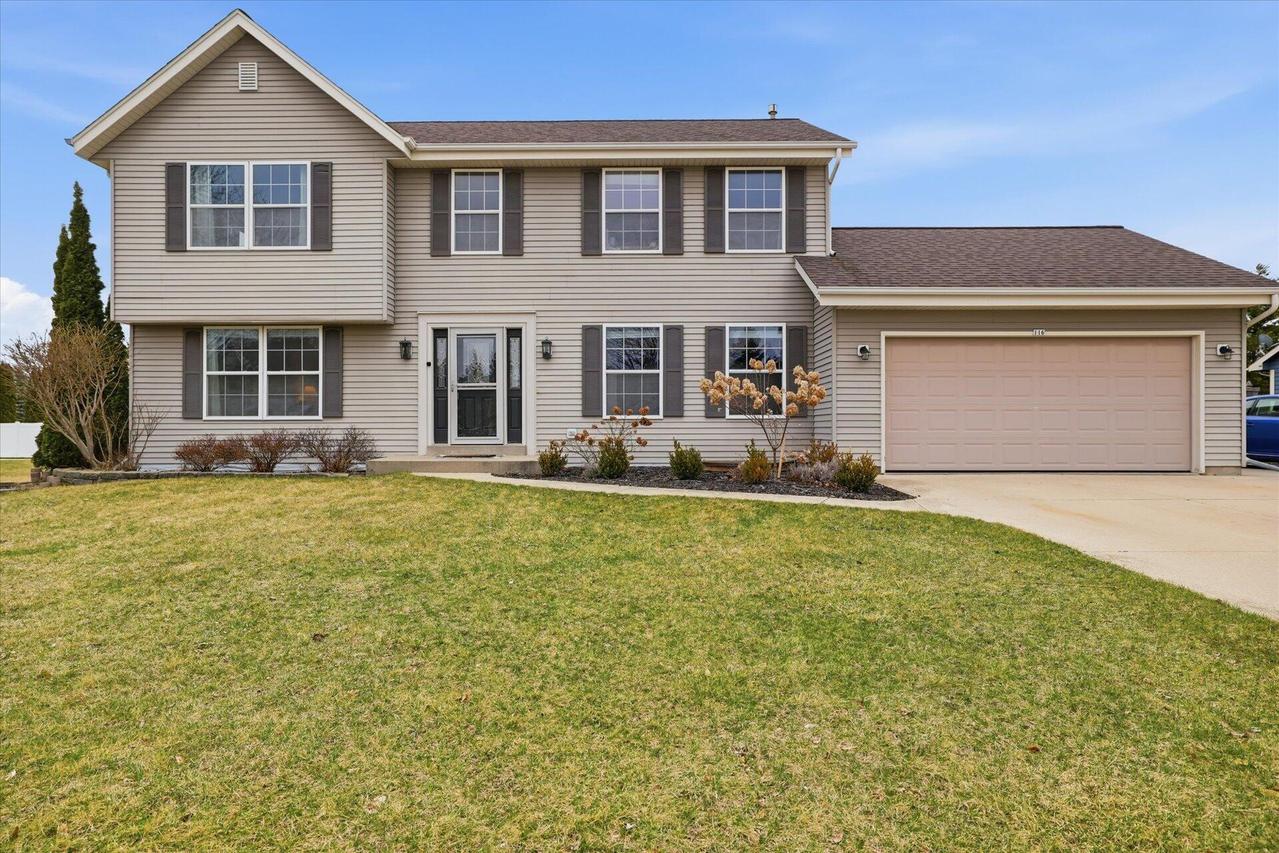 116 N Weiss Rd, Saukville, WI 53080