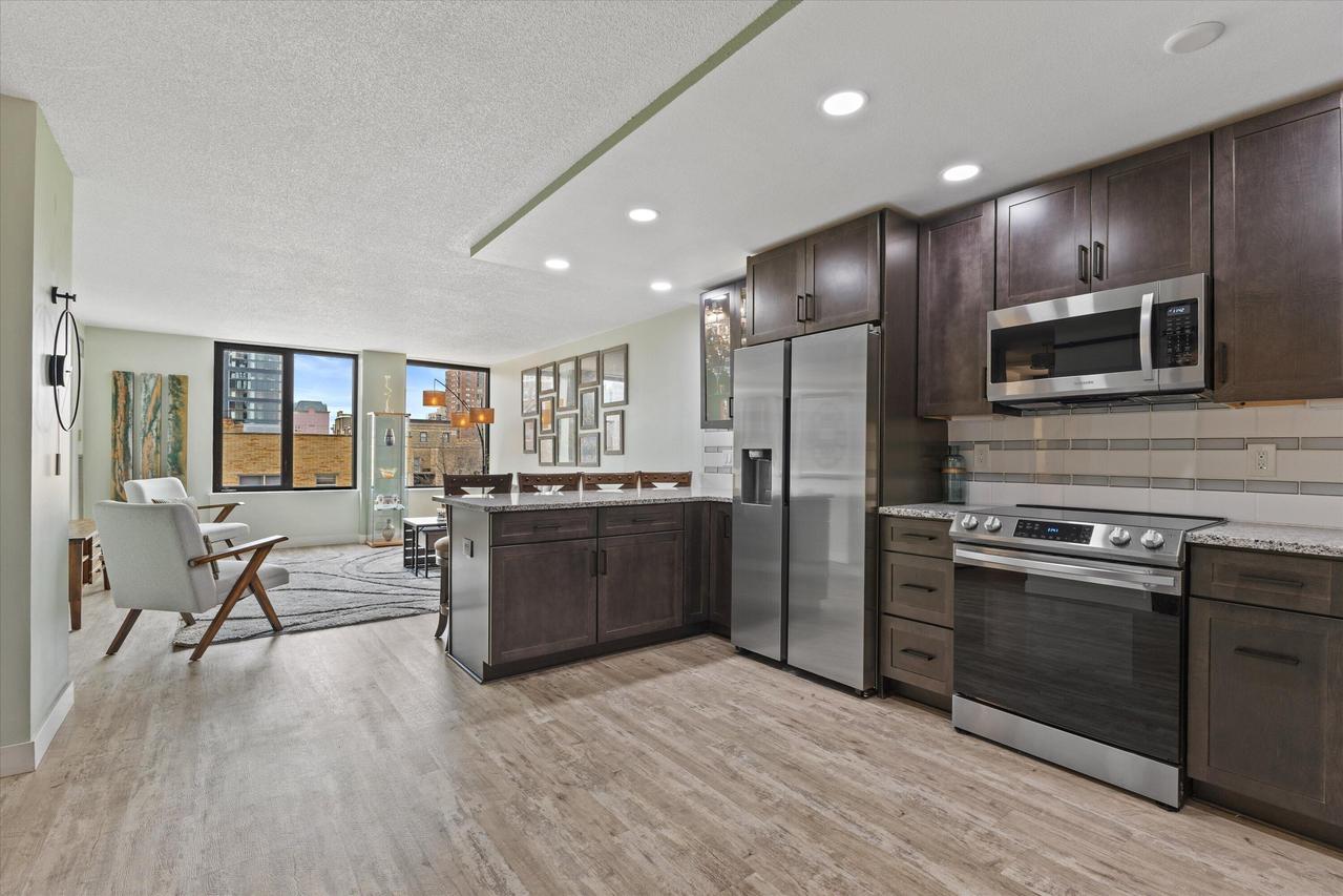 929 N Astor St #305, Milwaukee, WI 53202