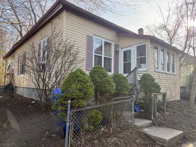 511 66th St, Kenosha, WI 53143