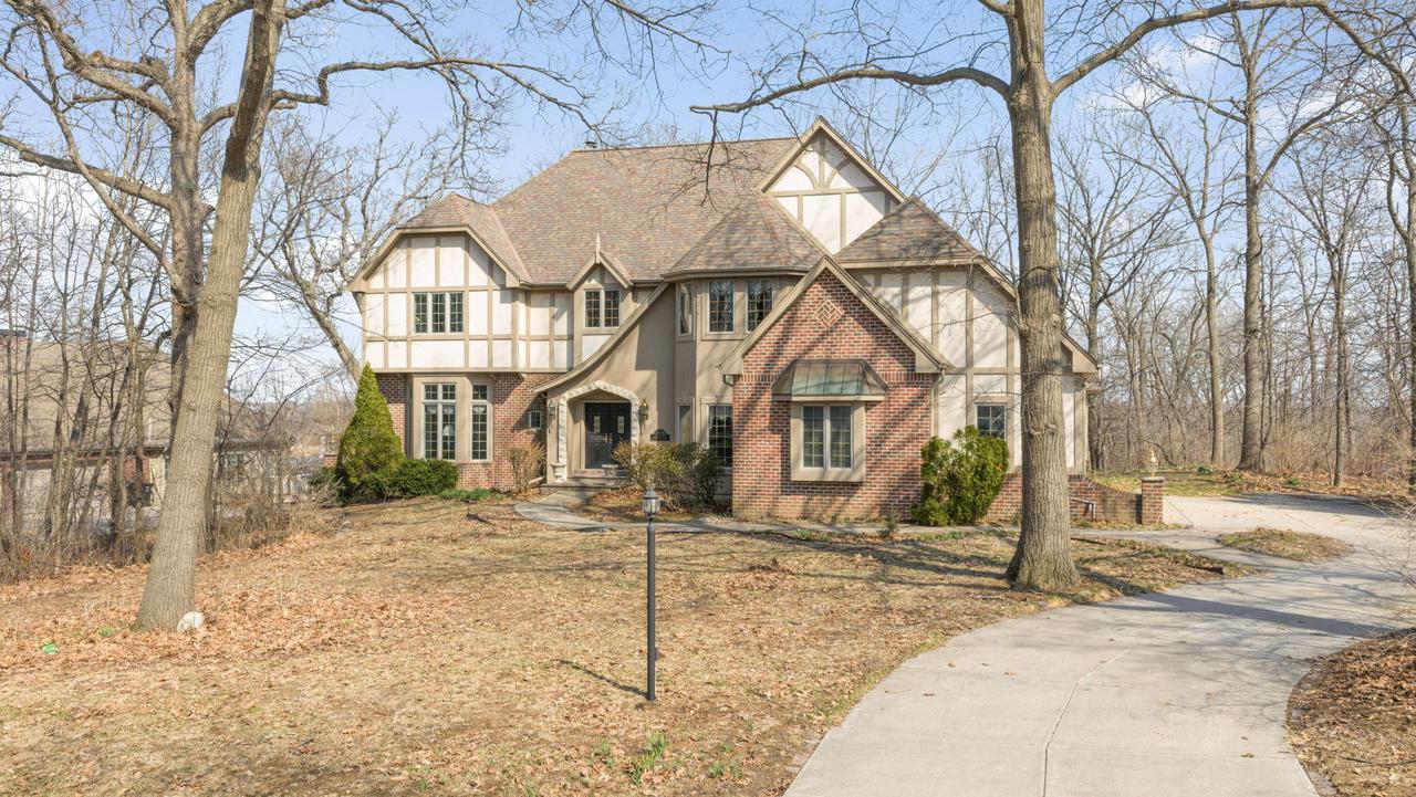 7570 S Cambridge Dr, Franklin, WI 53132