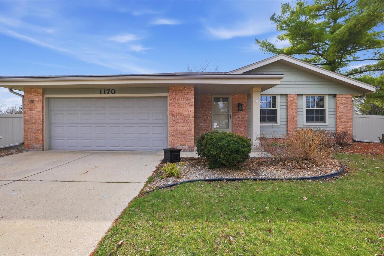 1170 Saratoga Pkwy, Oconomowoc, WI 53066