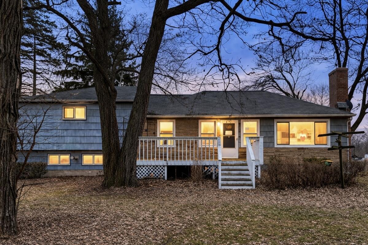 W220N8554 W Town Line Rd, Menomonee Falls, WI 53051