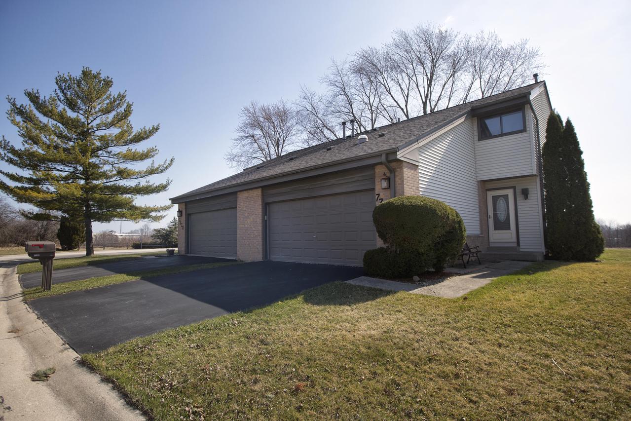 7222 S Delaine Dr, Oak Creek, WI 53154