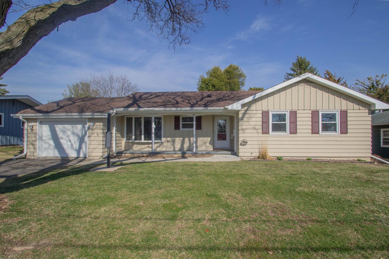 201 Oak Hill, Watertown, WI 53094