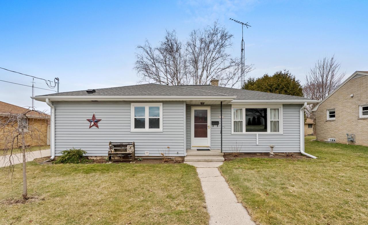 1318 S 24th St, Manitowoc, WI 54220