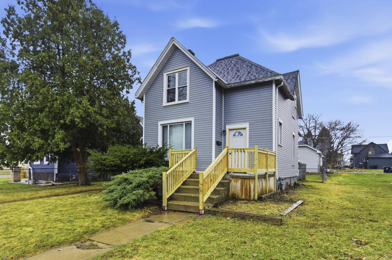 1206 Carlisle Ave, Racine, WI 53404
