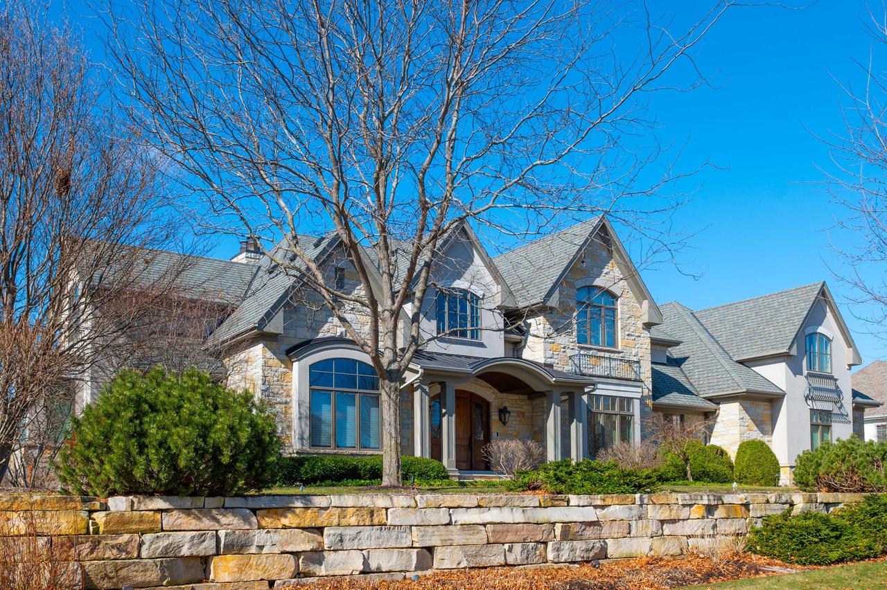 1264 Mary Hill, Hartland, WI 53029