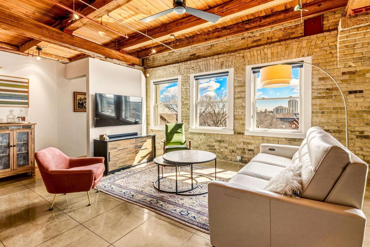 904 E Pearson St #501, Milwaukee, WI 53202