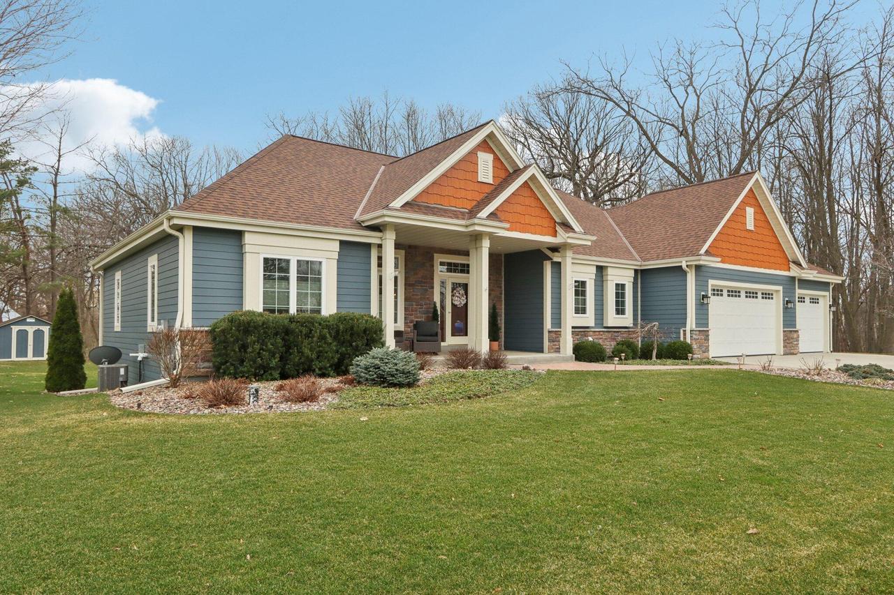 W351N6051 Bauers Ln, Lac La Belle, WI 53066