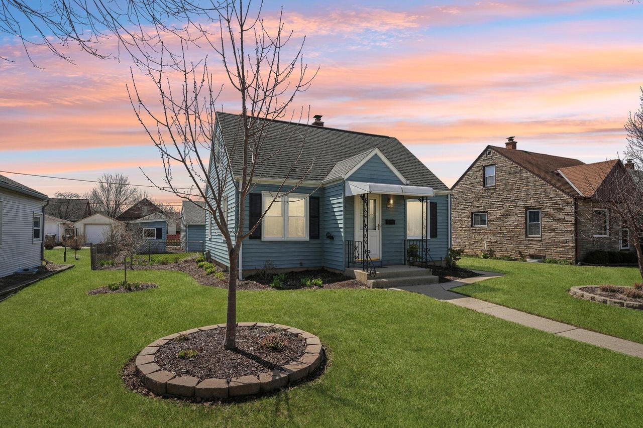 3327 E Bottsford Ave, Cudahy, WI 53110