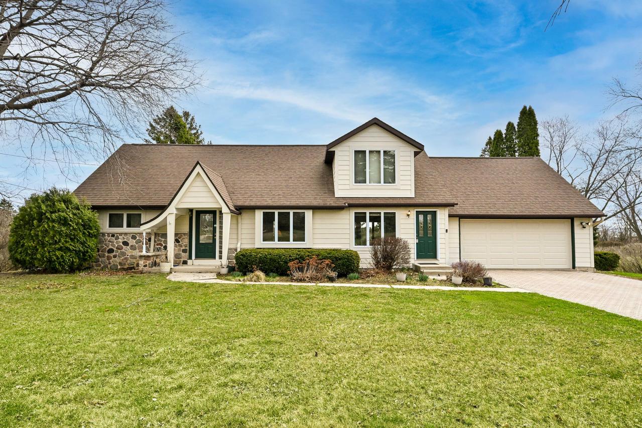 1220 Scenic Rd, Richfield, WI 53033