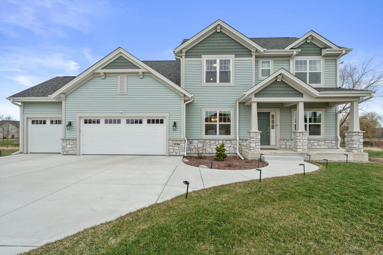1316 Orchard View, Mukwonago, WI 53149