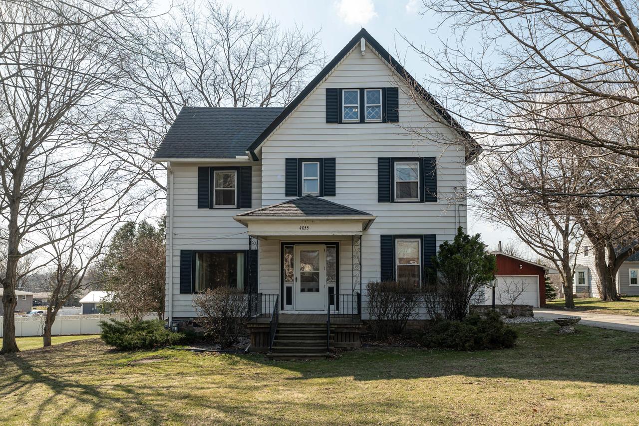 4055 S 103rd St, Greenfield, WI 53228
