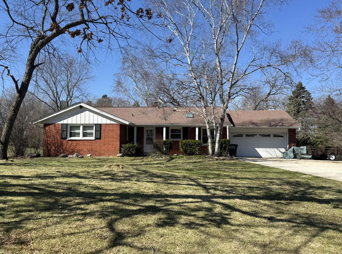 W300S2975 Snowdon Dr, Genesee, WI 53188