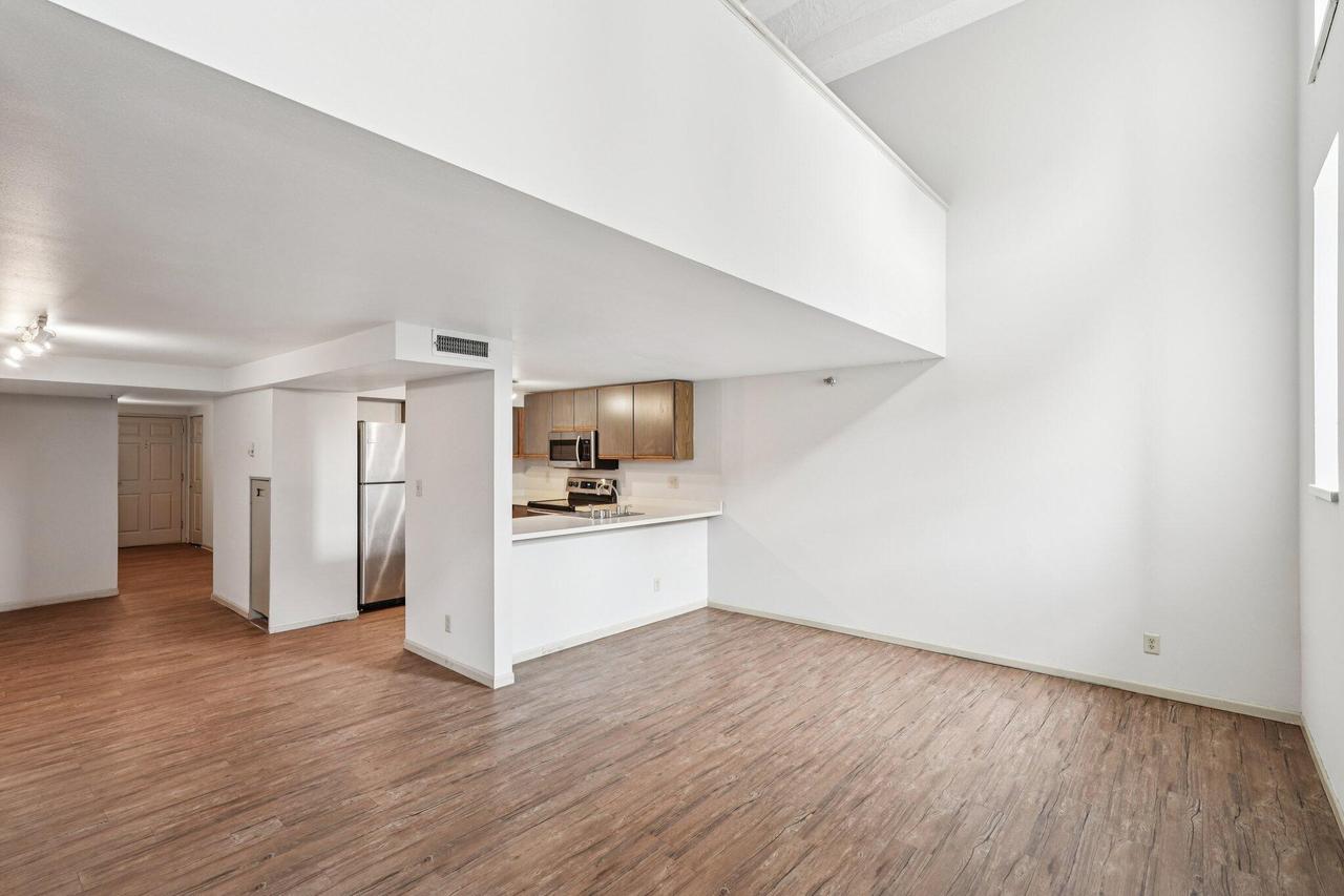 270 E Highland Ave #622, Milwaukee, WI 53202