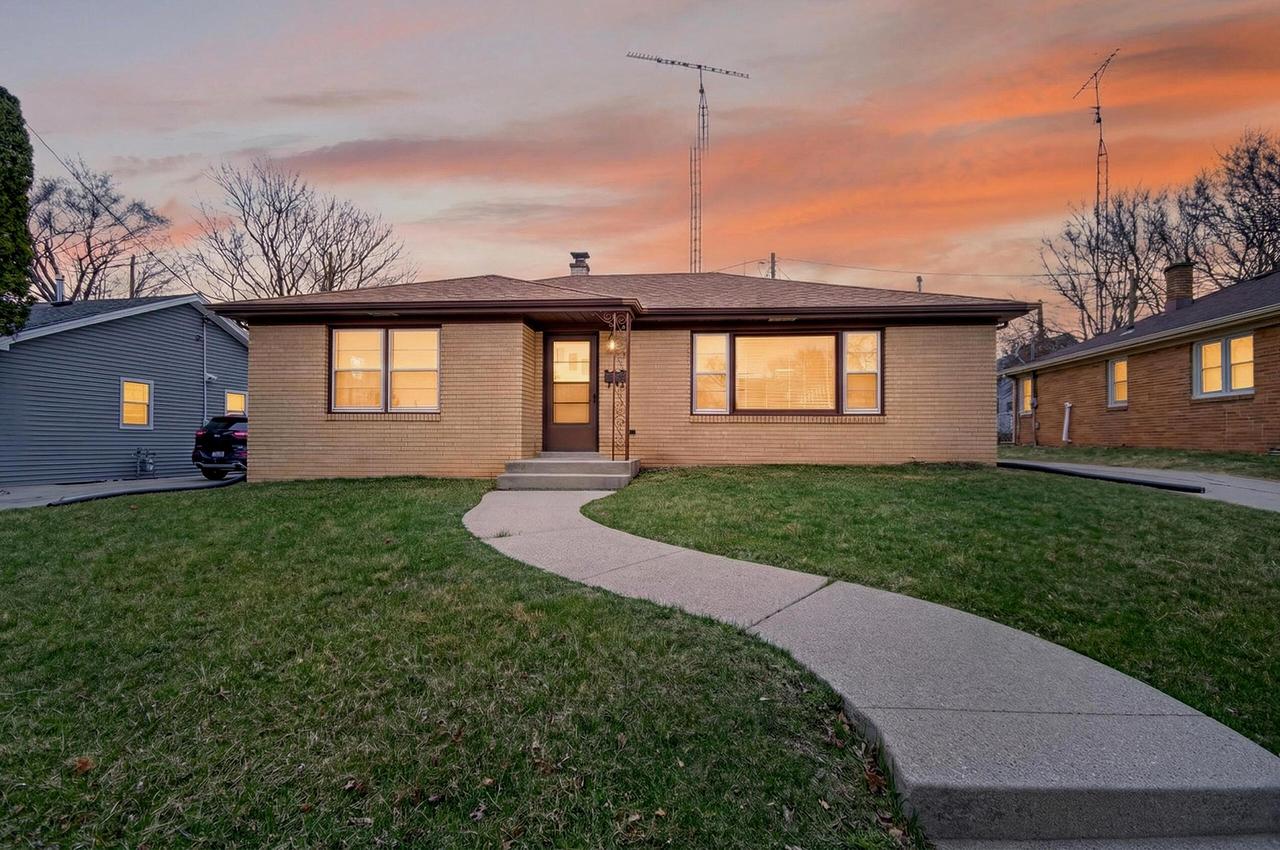 2303 Lawn St, Racine, WI 53404