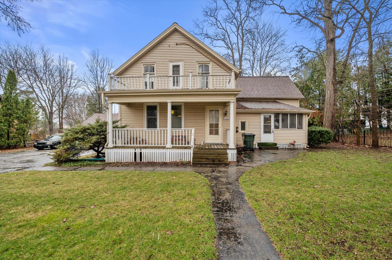 10806 W Freistadt Rd, Mequon, WI 53097